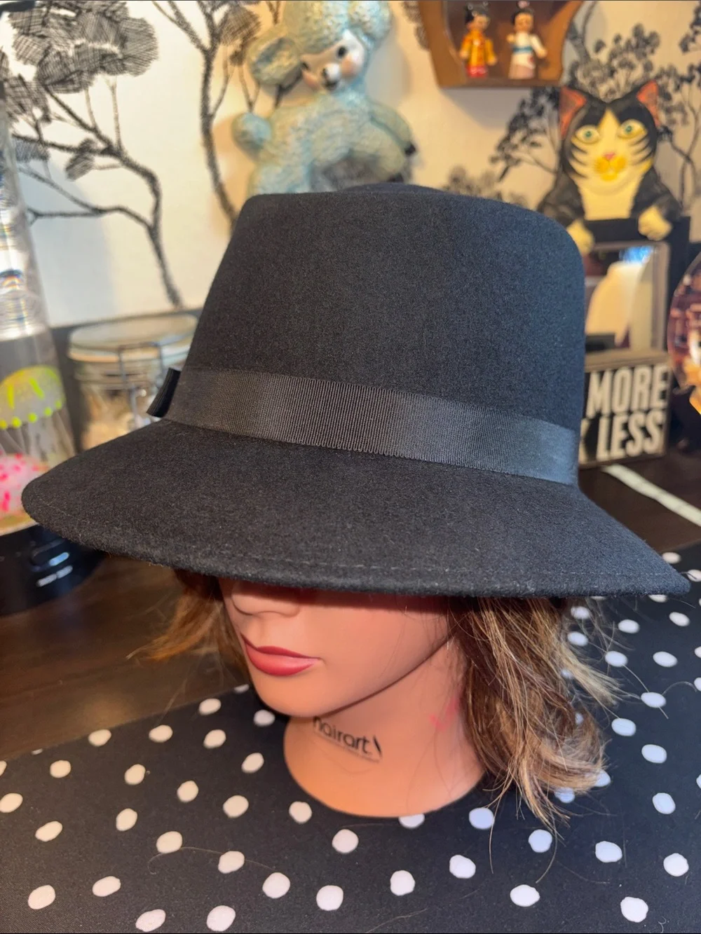 EUC VINTAGE NANCY structured classic black wool felt fedora features a structure